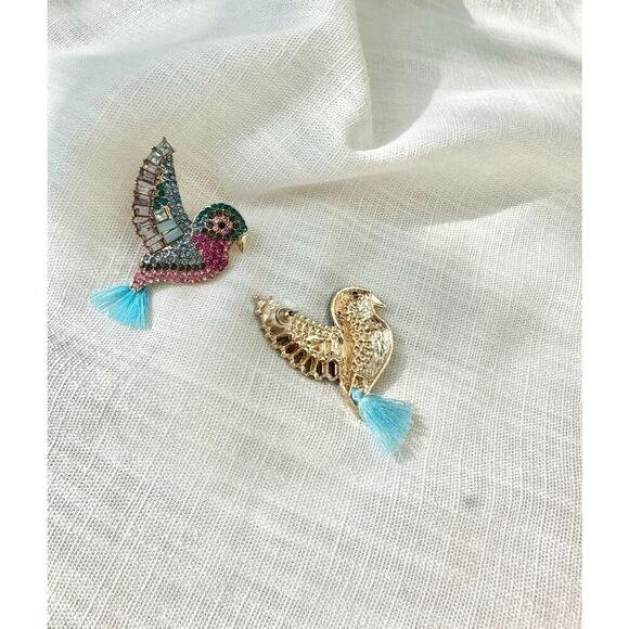 Beautiful light pink and light blue tassel tail hummingbird stud earrings - Picture 6 of 6